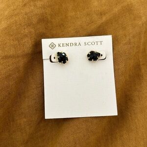 Classic Kendra Scott studs!